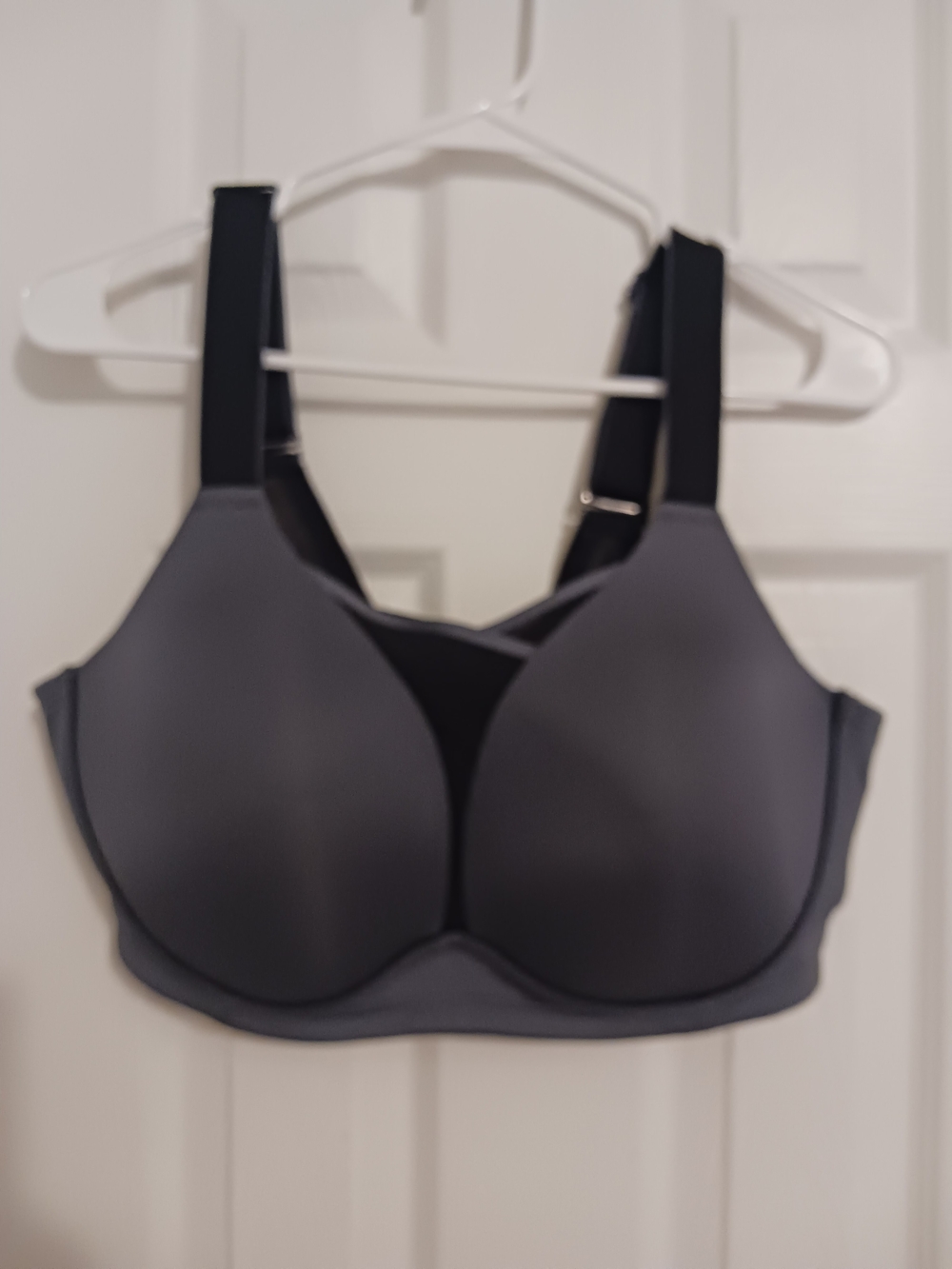 Livi Wireless Medium- Impact WickingGray/ Black  Sports Bra 40D